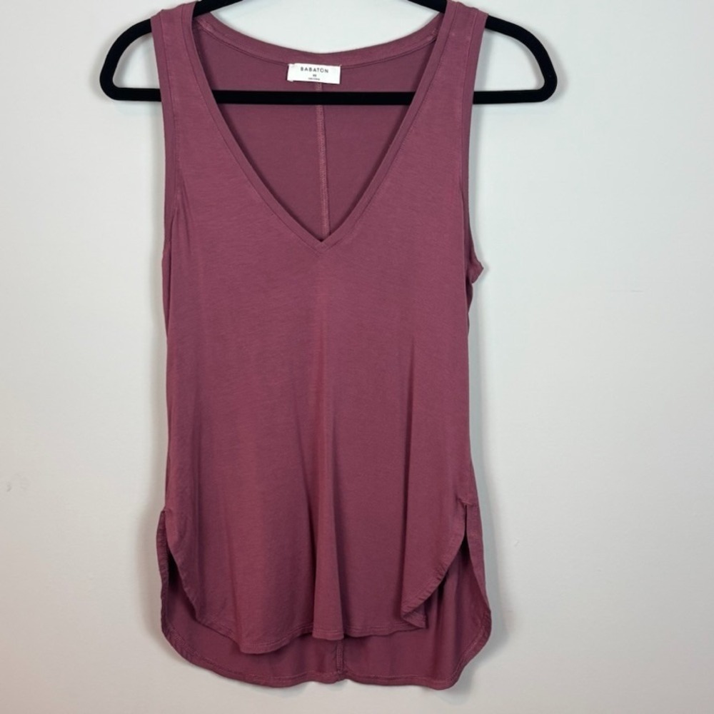 Babaton Aritzia Zayn Mauve V-Neck tank top size XS Soft‎ Casual V-Neck Comfort